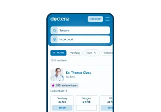 Doctena-patiëntenportaal op een telefoon met een zorgverlenersprofiel en beschikbare tijdsloten
